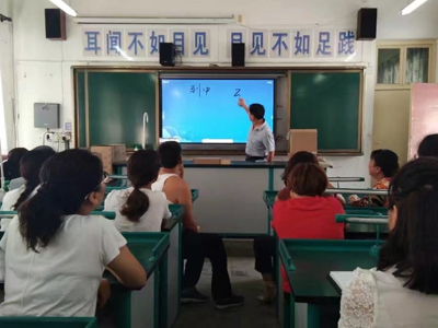 從黑板到多媒體，從紙質(zhì)筆記本到電腦筆記本，多媒體教學(xué)觸摸一體機改變了傳統(tǒng)的教學(xué)用具