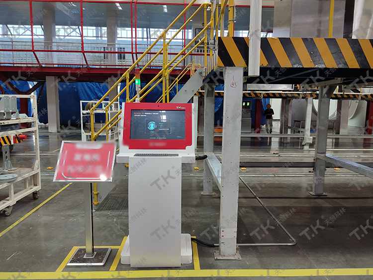 工業(yè)用觸摸屏一體機實現(xiàn)智能化管理