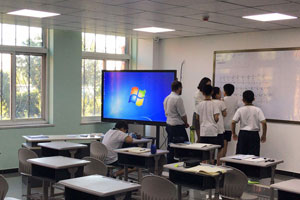 觸摸一體機(jī)助力學(xué)校智能教室學(xué)習(xí)